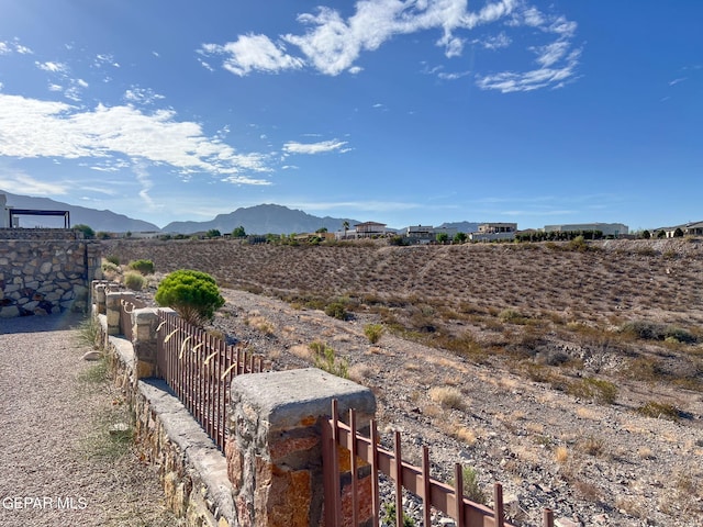 view of yard with a mountain view