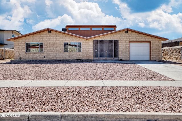 view of front facade with a garage