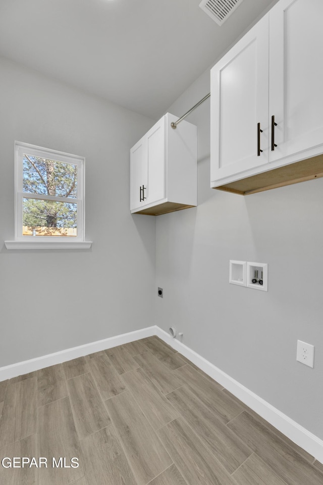 528 Telop Rd, Socorro, TX 79927 - washroom featuring hookup for an electric dryer, baseboards, visible vents, hookup for a washing machine, and cabinet space