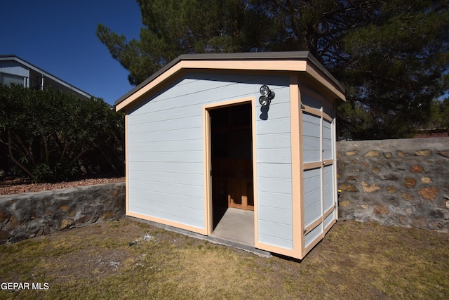 view of outbuilding