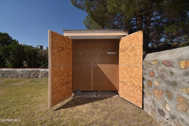 view of outdoor structure featuring a yard