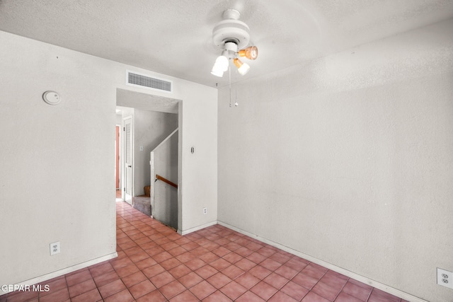 unfurnished room featuring light tile patterned floors and ceiling fan