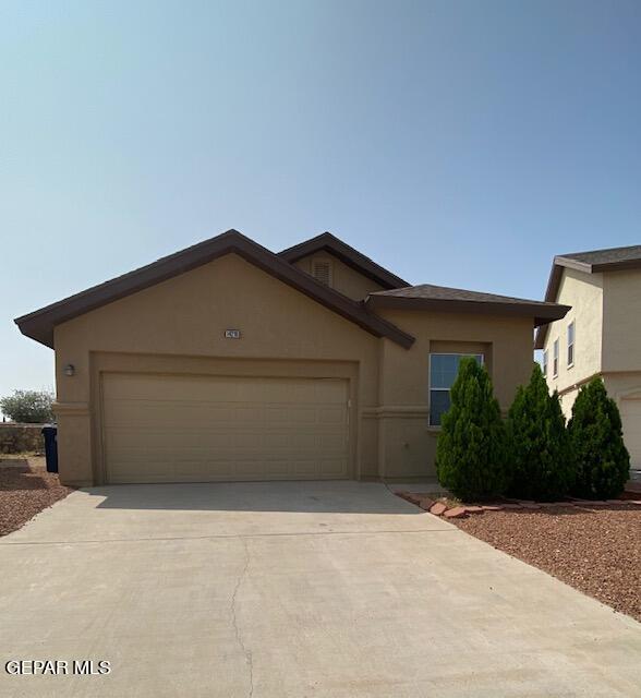 view of front facade with a garage