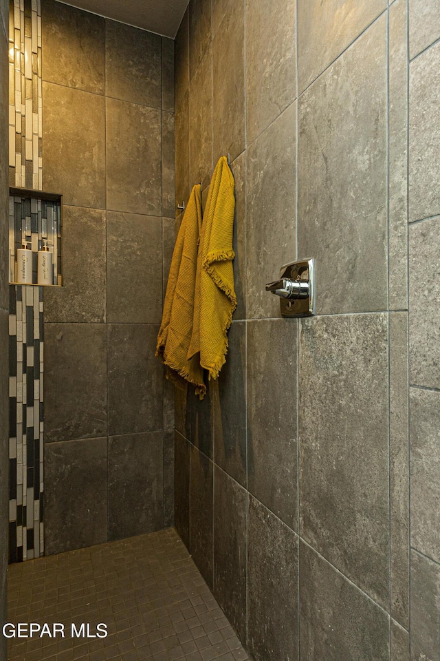 341 Sleepy Run St, El Paso, TX 79928 - bathroom with tiled shower