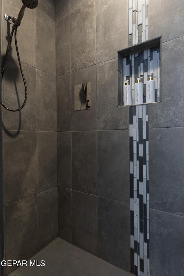 341 Sleepy Run St, El Paso, TX 79928 - full bath with tiled shower