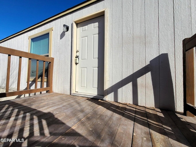 property entrance featuring a wooden deck