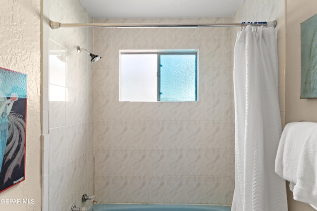 bathroom featuring shower / tub combo with curtain