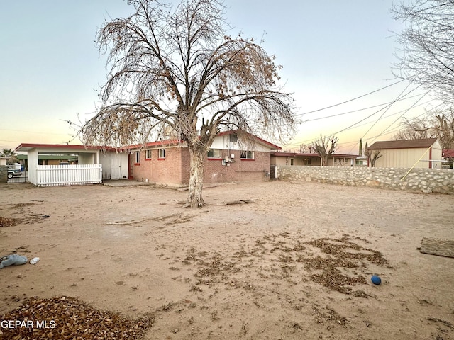 view of yard at dusk