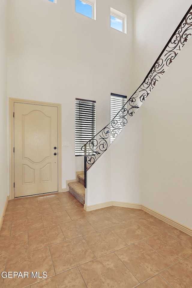 foyer entrance featuring a high ceiling