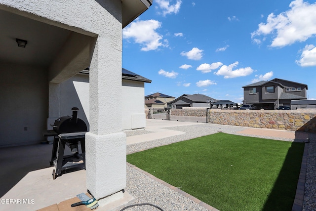 view of yard featuring a patio area