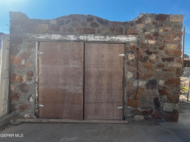 view of gate with a mountain view