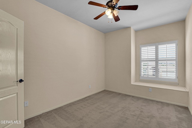 unfurnished room with light carpet and ceiling fan