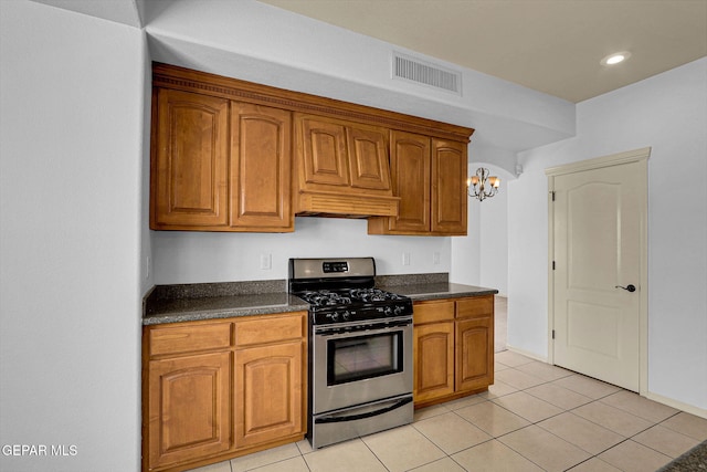 kitchen featuring gas stove, light tile patterned flooring, custom exhaust hood, and an inviting chandelier