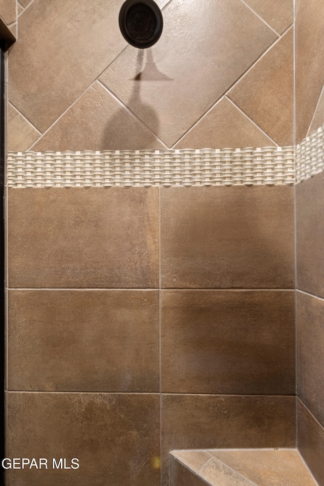 details featuring a tile shower