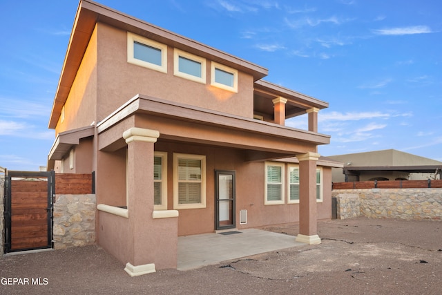 view of front facade featuring a patio