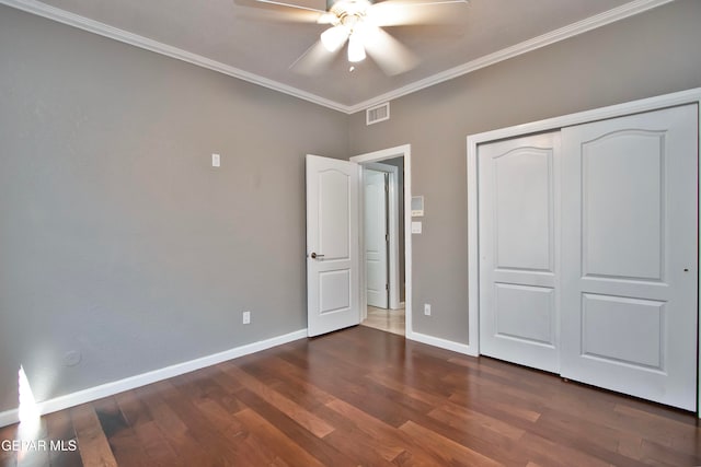 unfurnished bedroom with a closet, ceiling fan, ornamental molding, and dark hardwood / wood-style flooring