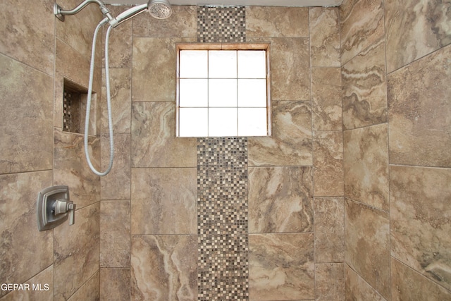 room details featuring a tile shower