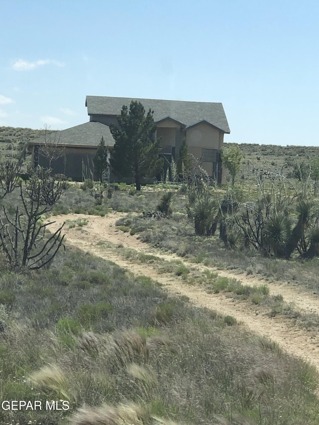 view of front of property featuring a rural view