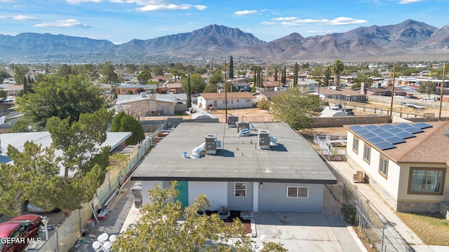 bird's eye view featuring a mountain view