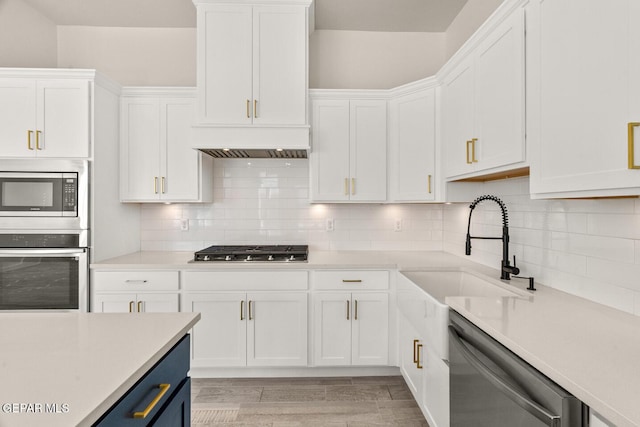 13397 Highworth Dr, El Paso, TX 79928 - kitchen featuring decorative backsplash, light countertops, a sink, stainless steel appliances, and white cabinetry