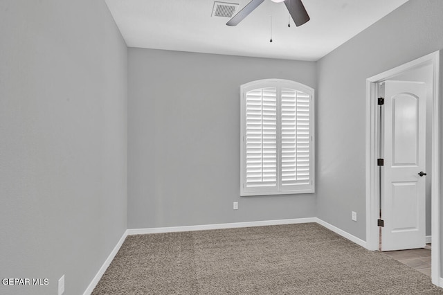 carpeted spare room featuring ceiling fan