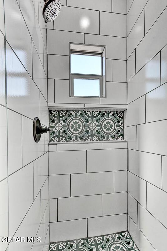 13653 Prime Vista Ct, El Paso, TX 79928 - full bathroom featuring tiled shower