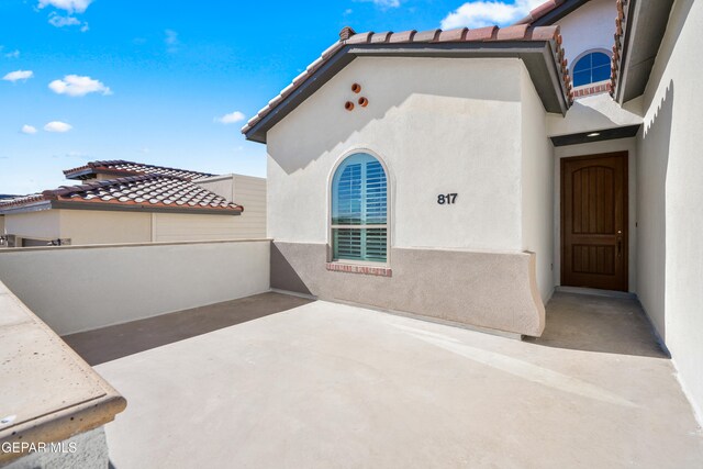 entrance to property featuring a patio area