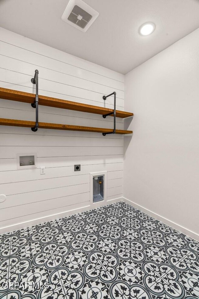 14960 Hill Ridge Ct, El Paso, TX 79938 - laundry room with hookup for a washing machine, baseboards, hookup for an electric dryer, and recessed lighting