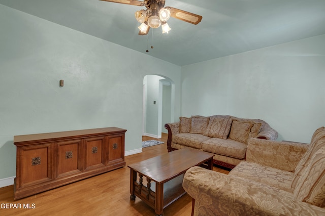 living room with light hardwood / wood-style flooring and ceiling fan