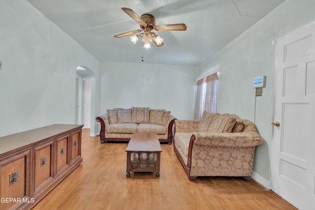 living room with light hardwood / wood-style floors and ceiling fan