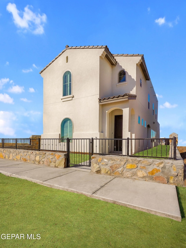 view of front of home with a front yard