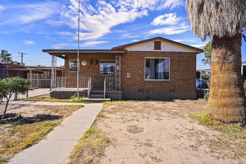 409 Barcelona Dr, El Paso, TX 79905 - view of front of property featuring brick siding and a porch