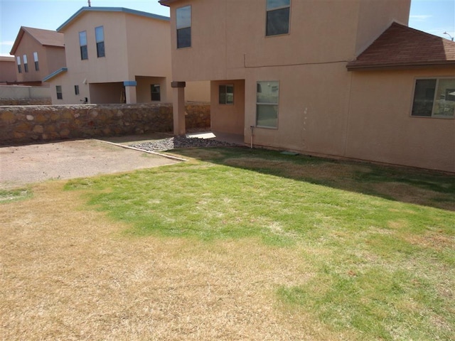 view of yard with a patio