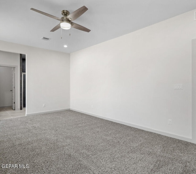 carpeted empty room featuring ceiling fan