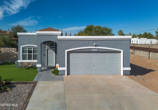 view of front facade featuring a garage and a front yard