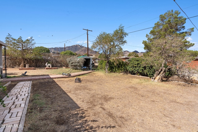 view of yard with a mountain view