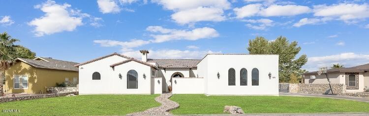 view of front of home with a front yard