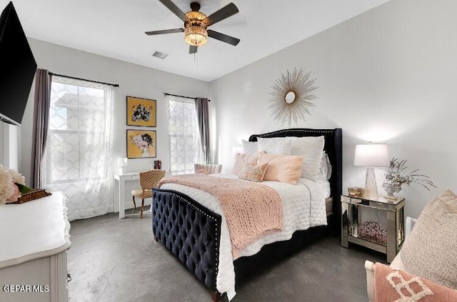 bedroom with ceiling fan