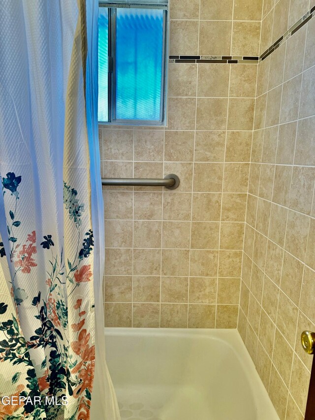 bathroom with shower / tub combo with curtain