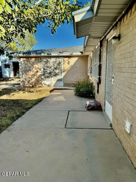 10521 Gaius Dr, El Paso, TX 79924 - view of patio