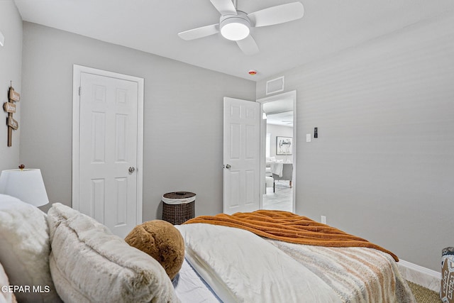 bedroom with ceiling fan