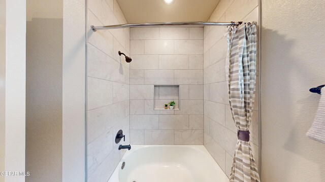 900 Stoke St, El Paso, TX 79928 - full bathroom featuring shower / bath combo
