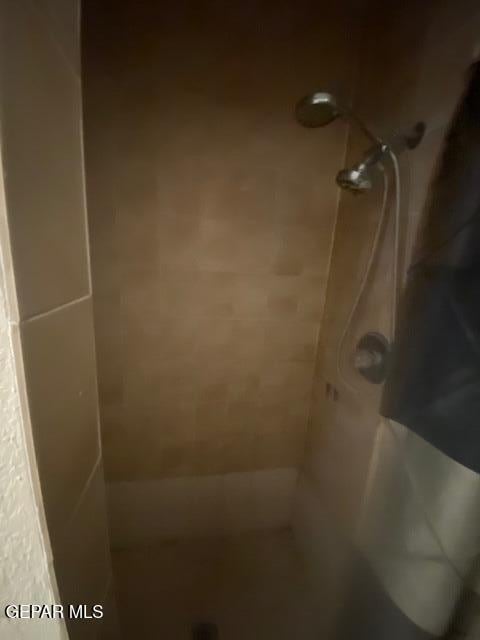 2078 Gus Moran St, El Paso, TX 79936 - bathroom view of a shower