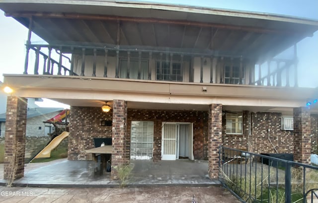 entrance to property featuring a balcony