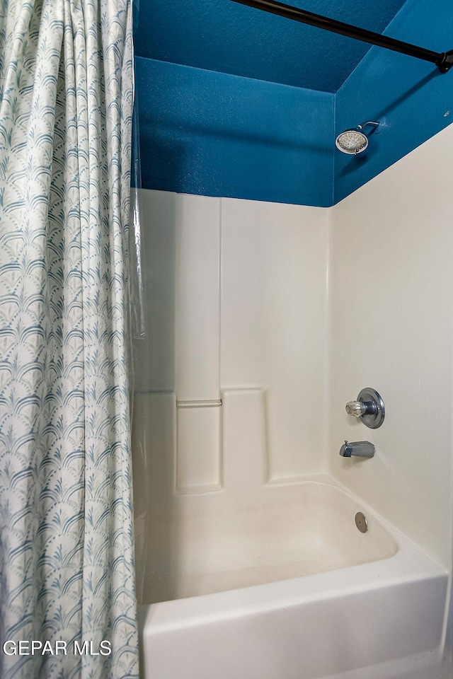 bathroom featuring shower / tub combo