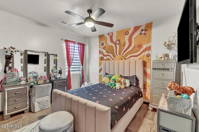 bedroom featuring light hardwood / wood-style floors and ceiling fan