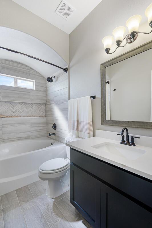 208 Playa Vista St, Horizon City, TX 79928 - full bathroom featuring shower / washtub combination, toilet, and vanity