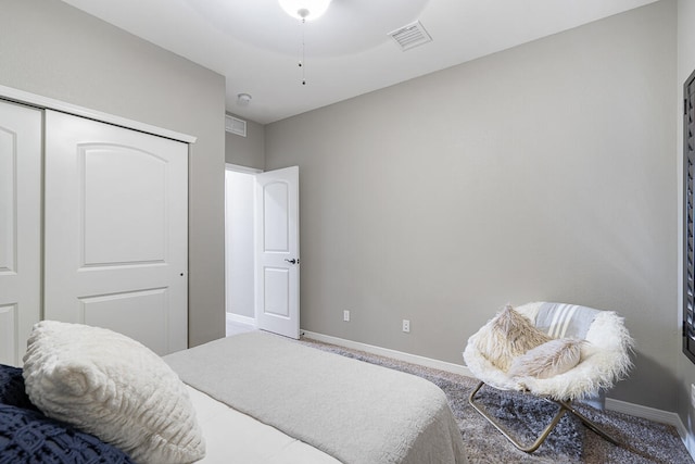 bedroom with carpet floors, a closet, and ceiling fan