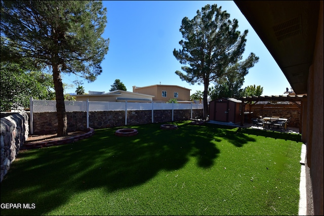 view of yard featuring a storage shed