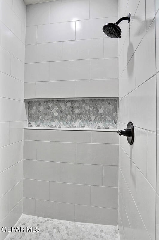 bathroom featuring tiled shower